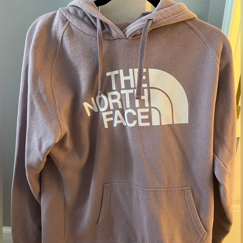 Women’s North Face Sweatshirt